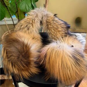 Fox Fur Wrap and Cuffs Real
Fur VTG